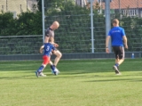 Laatste training S.K.N.W.K. JO8-1 (partijtje tegen de ouders) van maandag 2 juni 2025 (83/123)